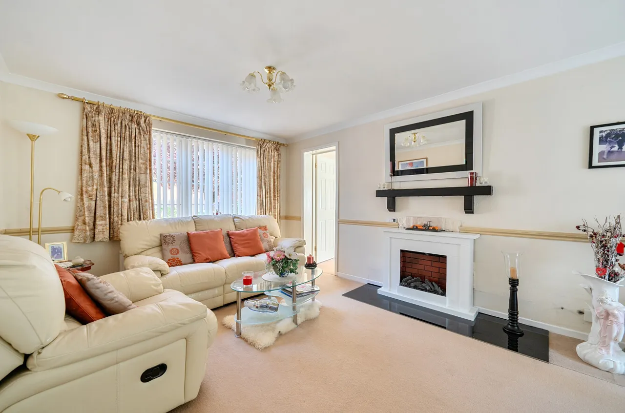 Kilmartin Gardens, Frimley, Camberley, Surrey, GU16 8XL, photo 8