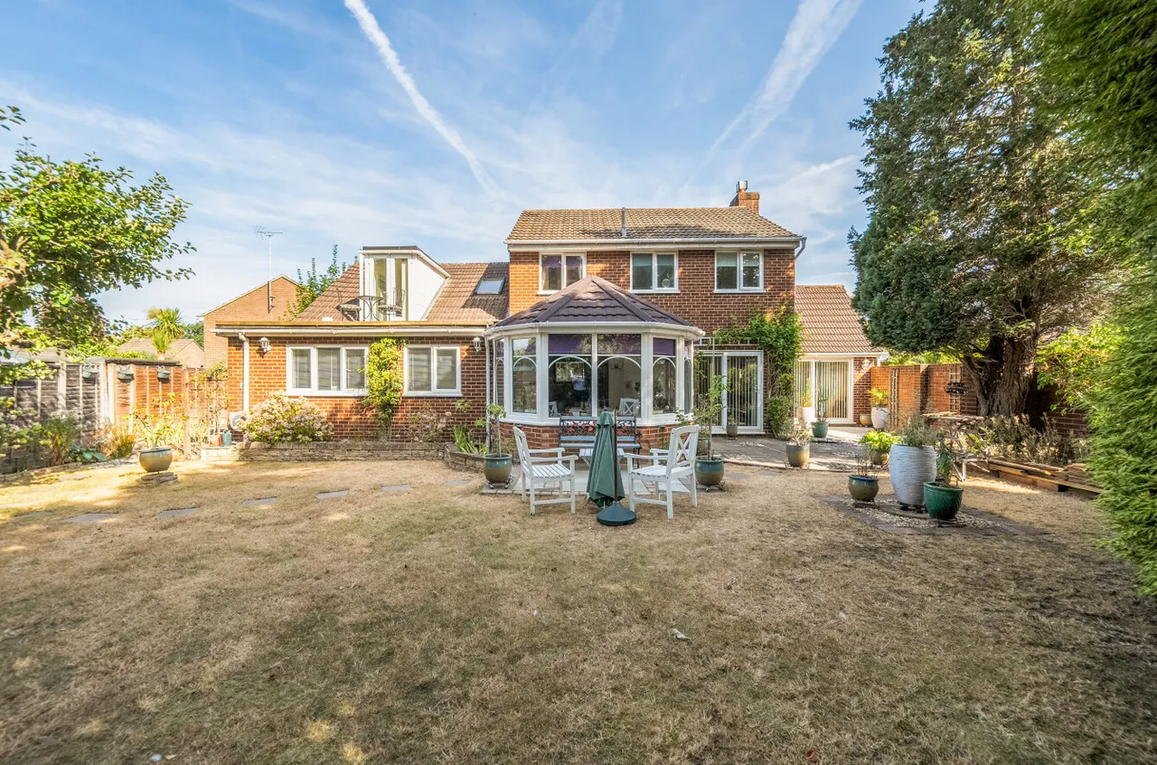 Kilmartin Gardens, Frimley, Camberley, Surrey, GU16 8XL, photo 2