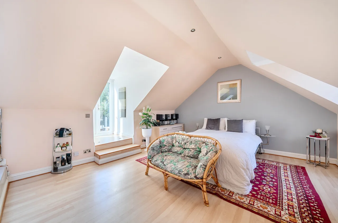 Kilmartin Gardens, Frimley, Camberley, Surrey, GU16 8XL, photo 4
