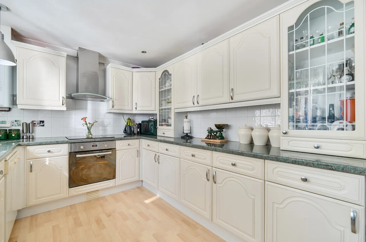 Kilmartin Gardens, Frimley, Camberley, Surrey, GU16 8XL, photo 13