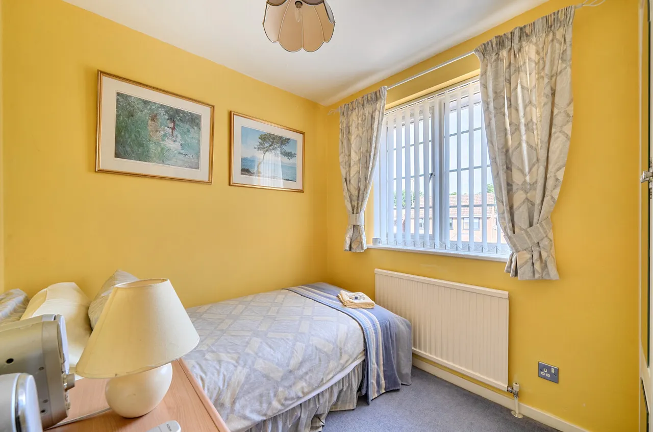 Kilmartin Gardens, Frimley, Camberley, Surrey, GU16 8XL, photo 18