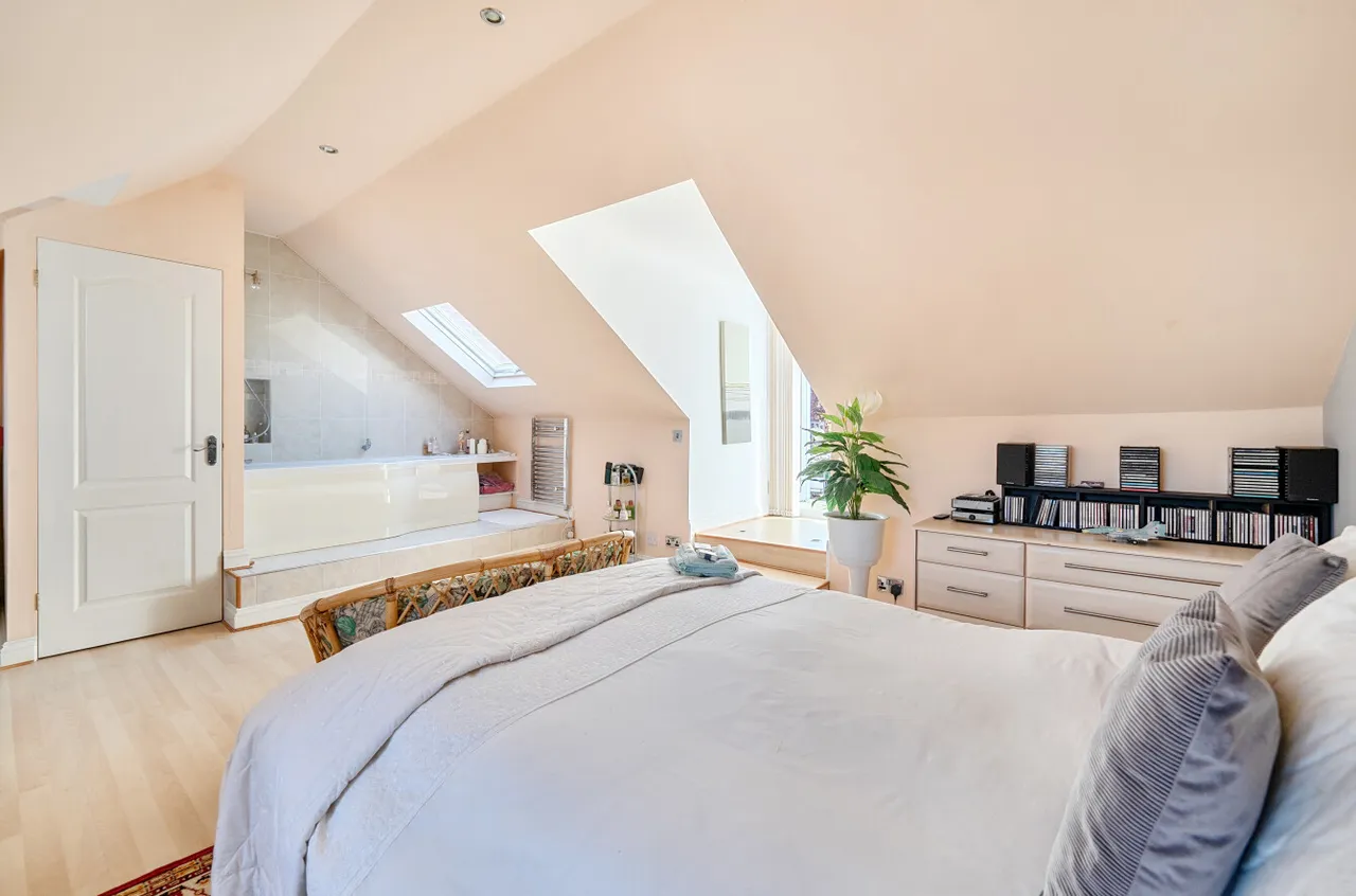Kilmartin Gardens, Frimley, Camberley, Surrey, GU16 8XL, photo 16