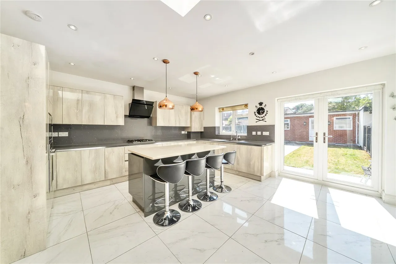 Ravenswood Crescent, Harrow, HA2, photo 2