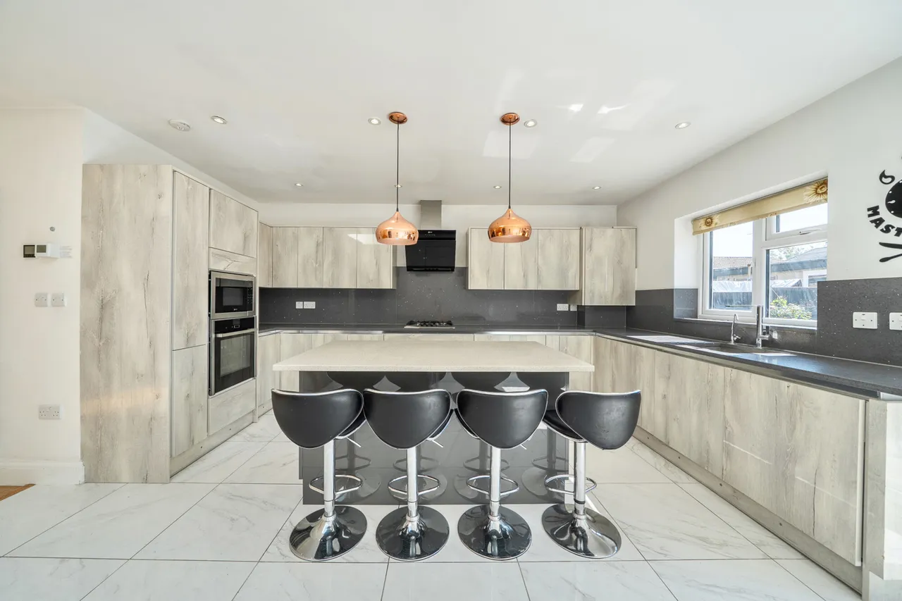 Ravenswood Crescent, Harrow, HA2, photo 37