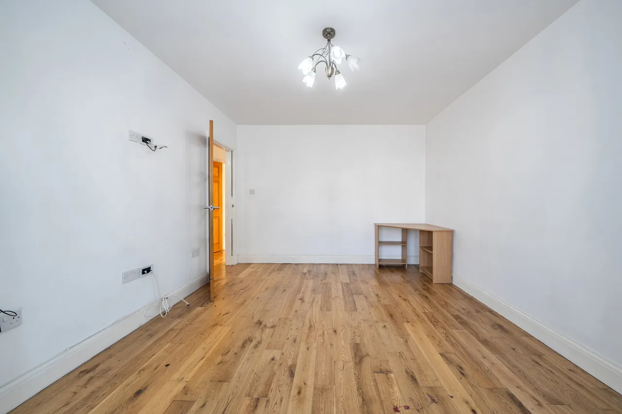 Ravenswood Crescent, Harrow, HA2, photo 32