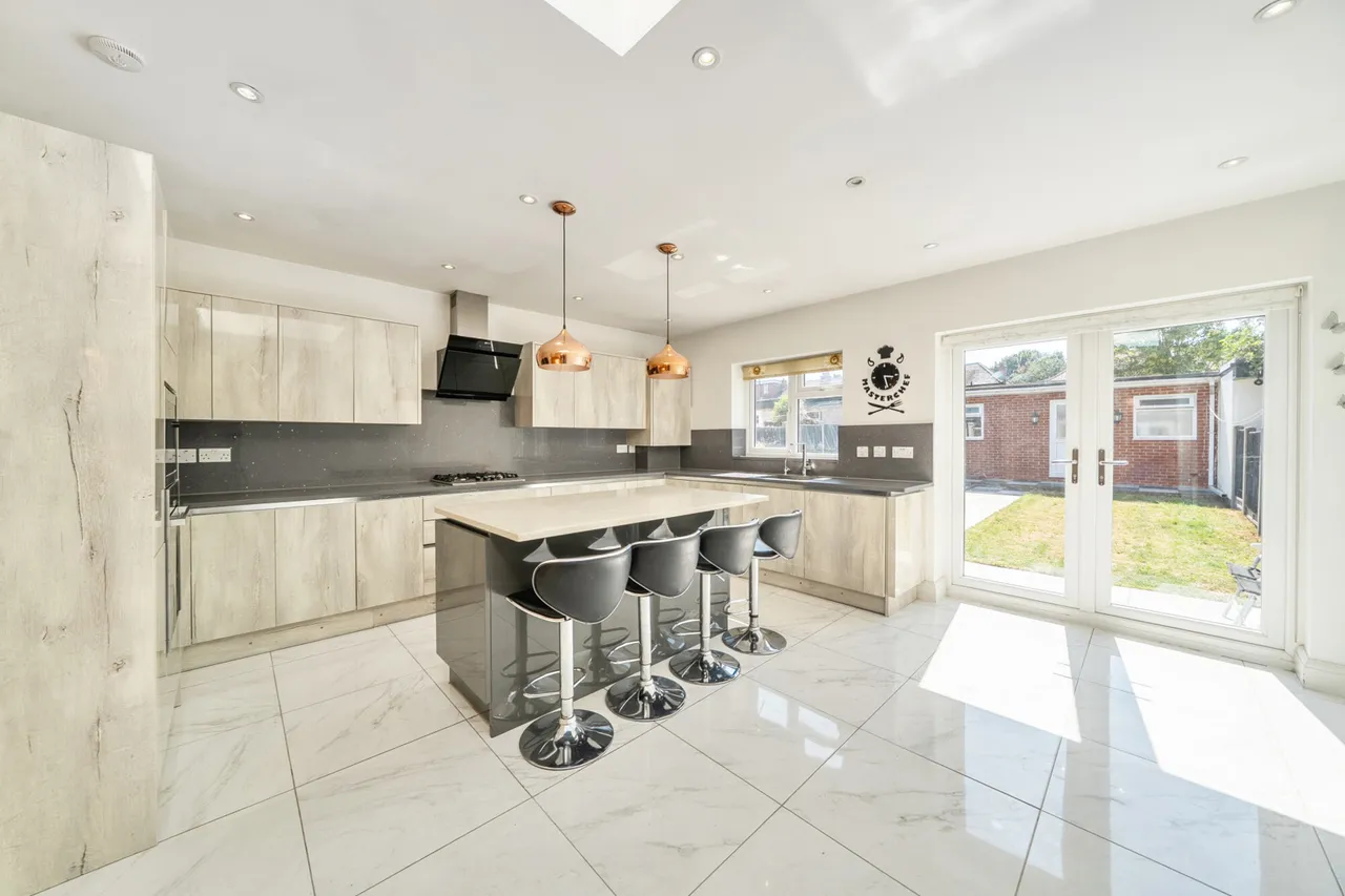 Ravenswood Crescent, Harrow, HA2, photo 17