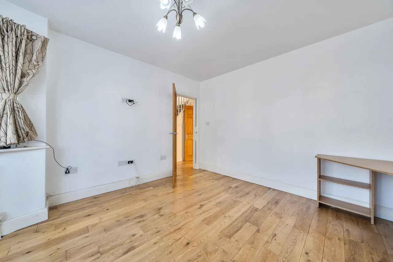 Ravenswood Crescent, Harrow, HA2, photo 35