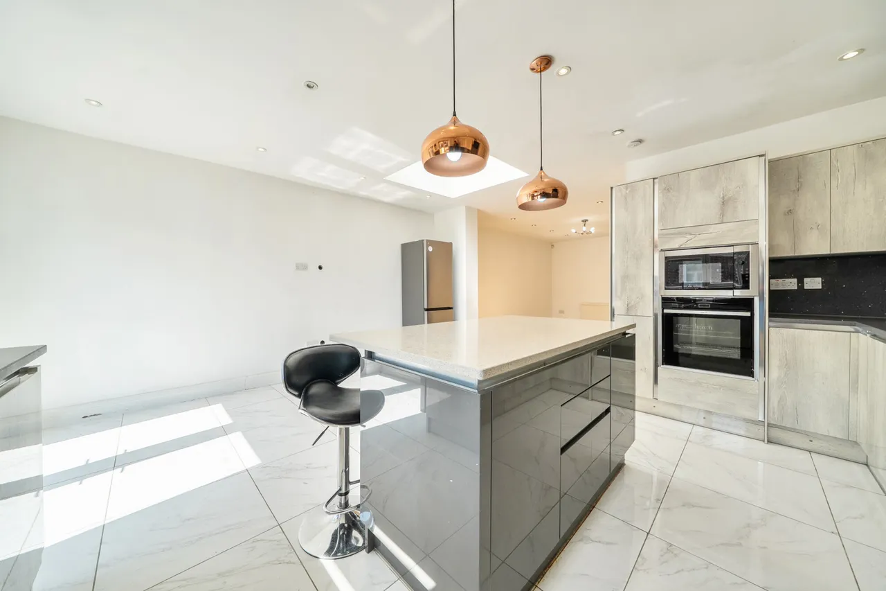 Ravenswood Crescent, Harrow, HA2, photo 24