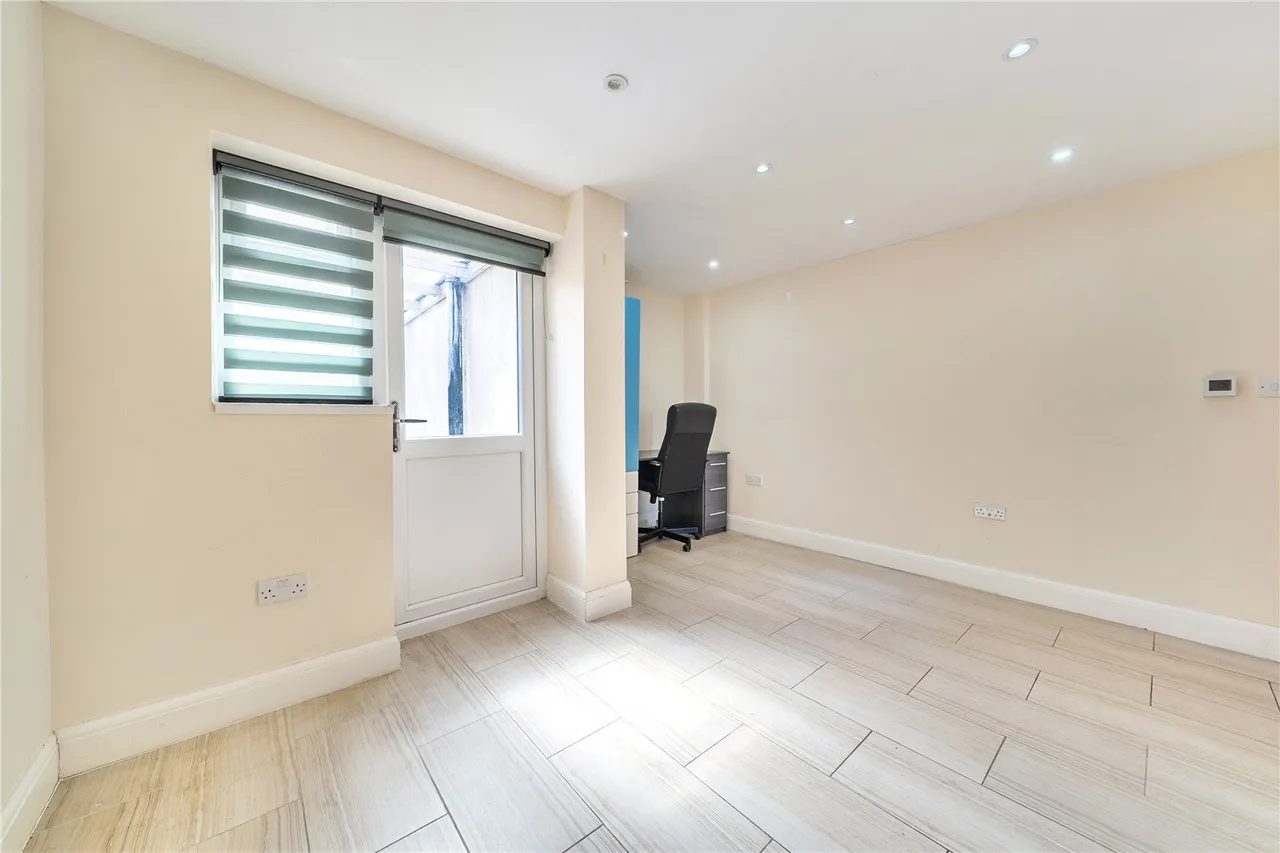 Ravenswood Crescent, Harrow, HA2, photo 13