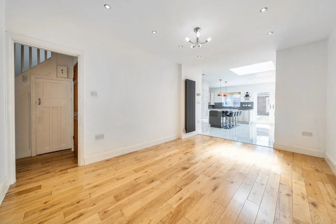 Ravenswood Crescent, Harrow, HA2, photo 38