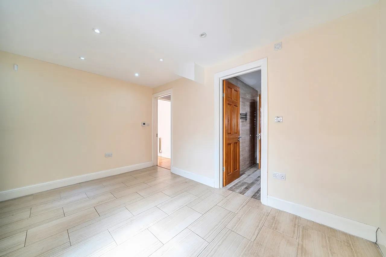 Ravenswood Crescent, Harrow, HA2, photo 34