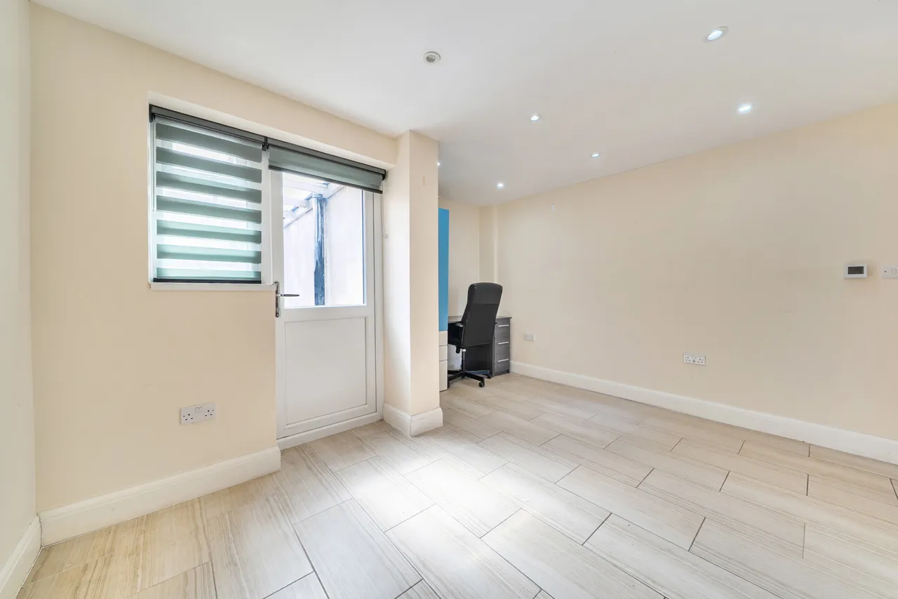 Ravenswood Crescent, Harrow, HA2, photo 29