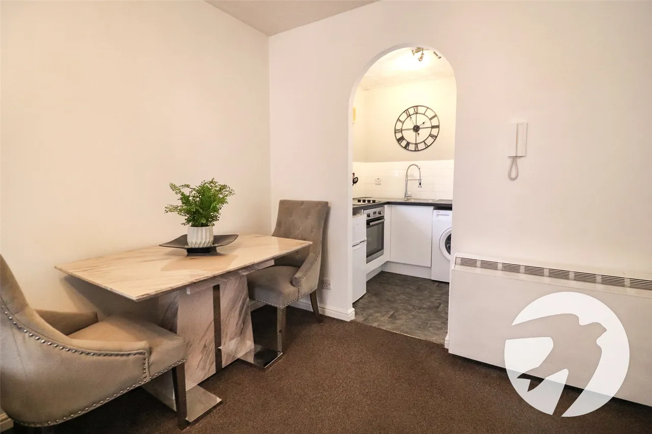 Chandlers Drive, Erith, DA8, photo 5