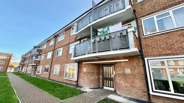 2 bed flat to rent — Bader Way, Rainham, RM13 7HU
