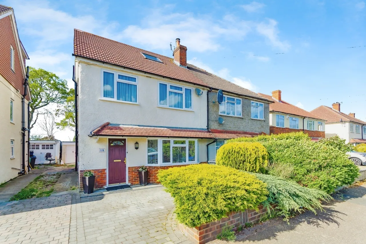 4 bed house for sale — Harewood Gardens, Sanderstead, South Croydon, Surrey, CR2