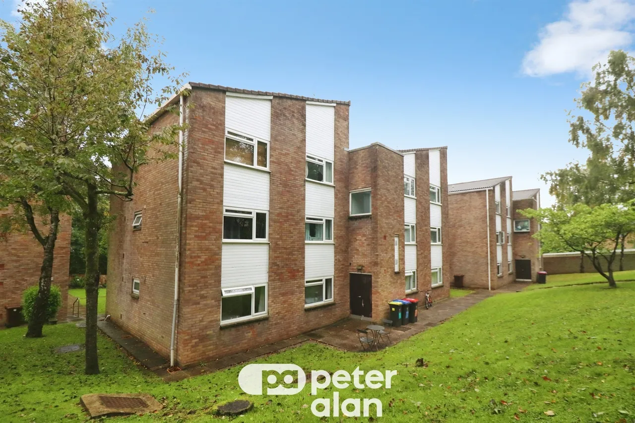 2 bed flat for sale, Woodside Court Cardiff, CF14