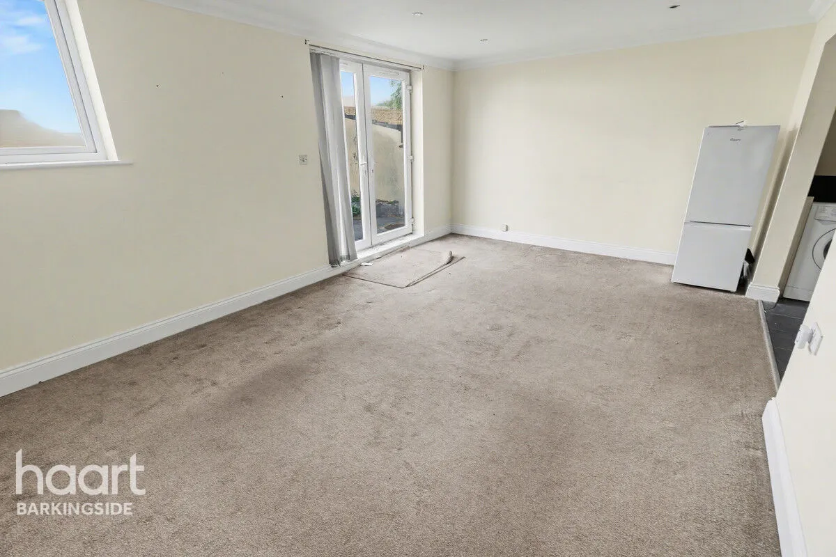 Tomswood Hill, Barkingside, IG6, photo 2