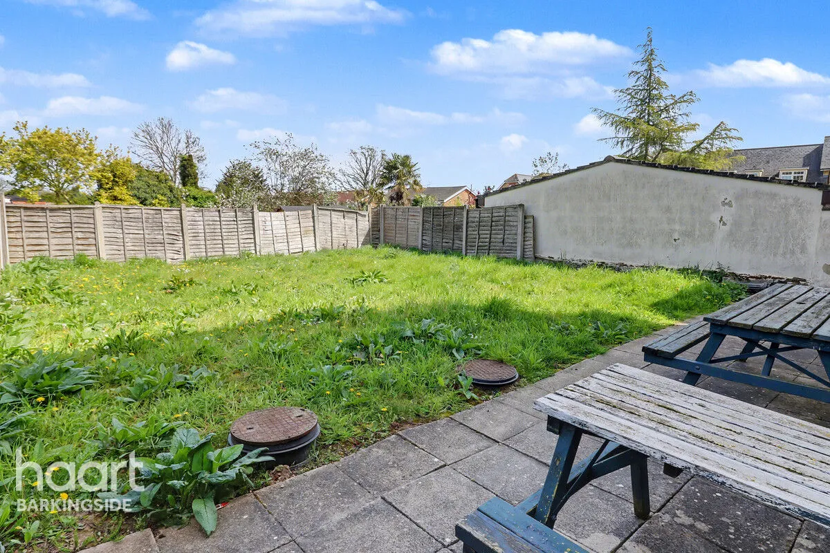 Tomswood Hill, Barkingside, IG6, photo 10