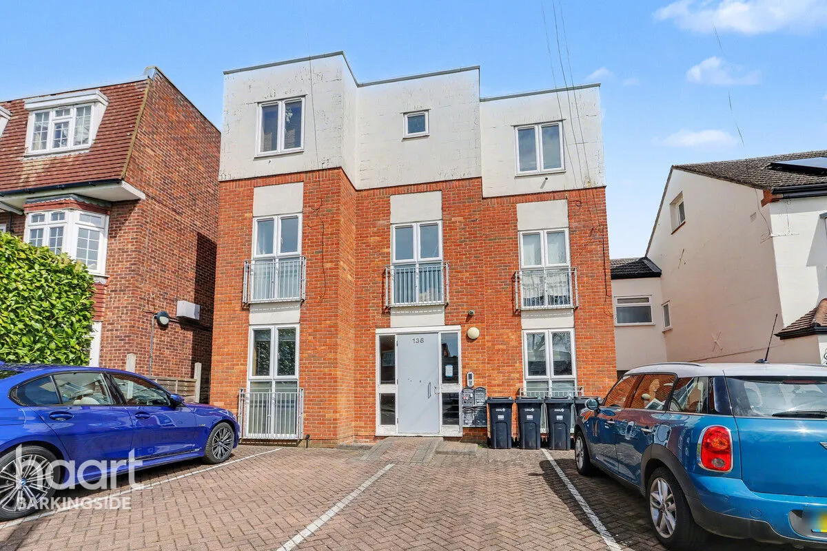 2 bed flat for sale, Tomswood Hill, Barkingside, IG6