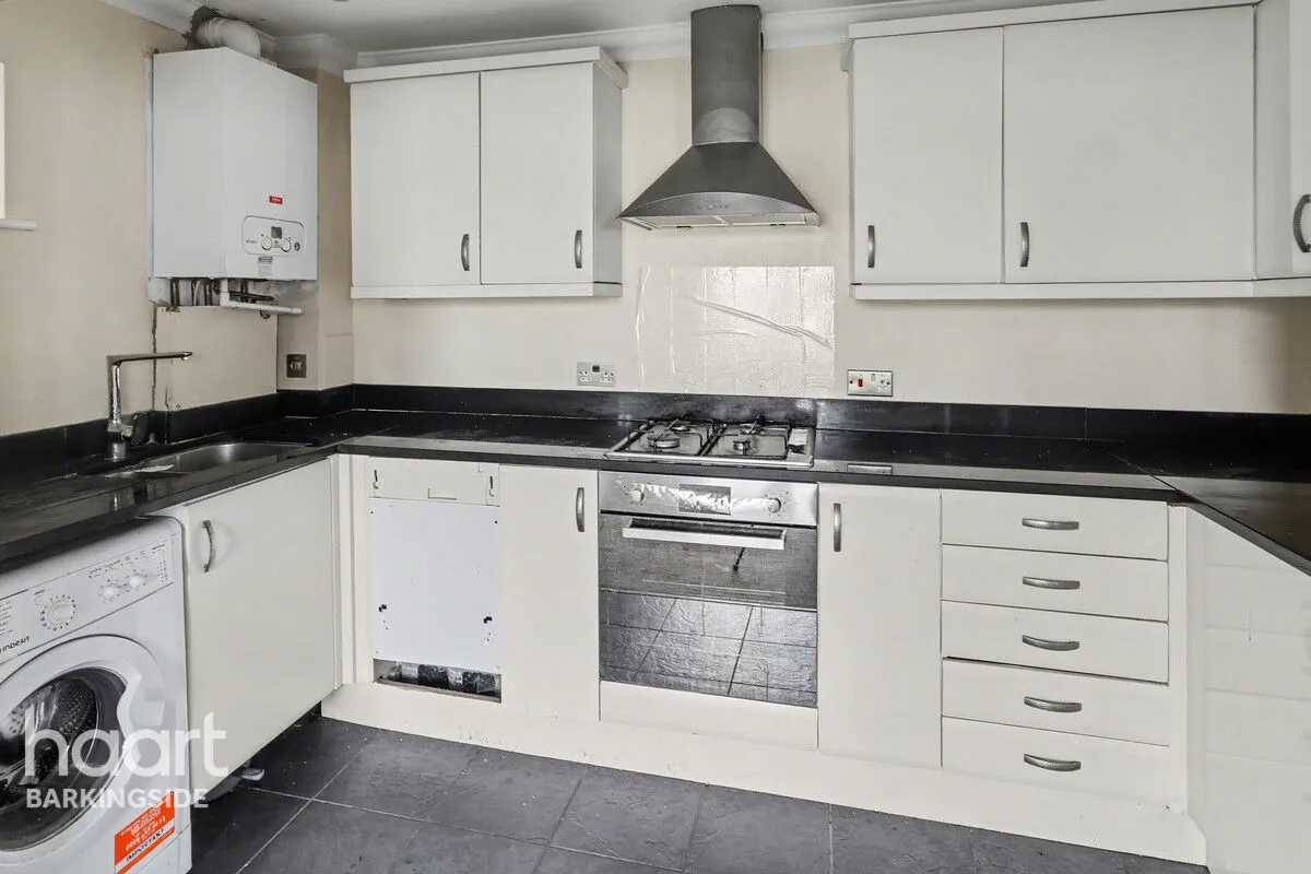 Tomswood Hill, Barkingside, IG6, photo 4