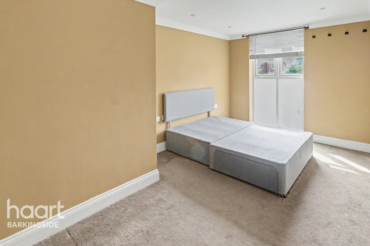 Tomswood Hill, Barkingside, IG6, photo 6