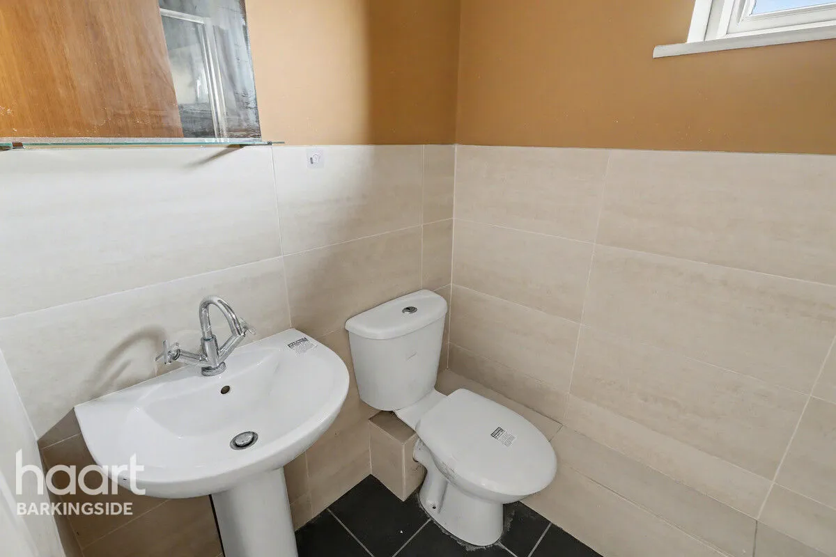 Tomswood Hill, Barkingside, IG6, photo 9
