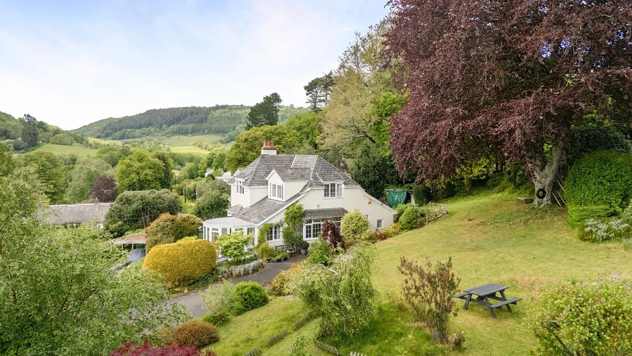 4 bed house for sale, Lustleigh, Newton Abbot, TQ13