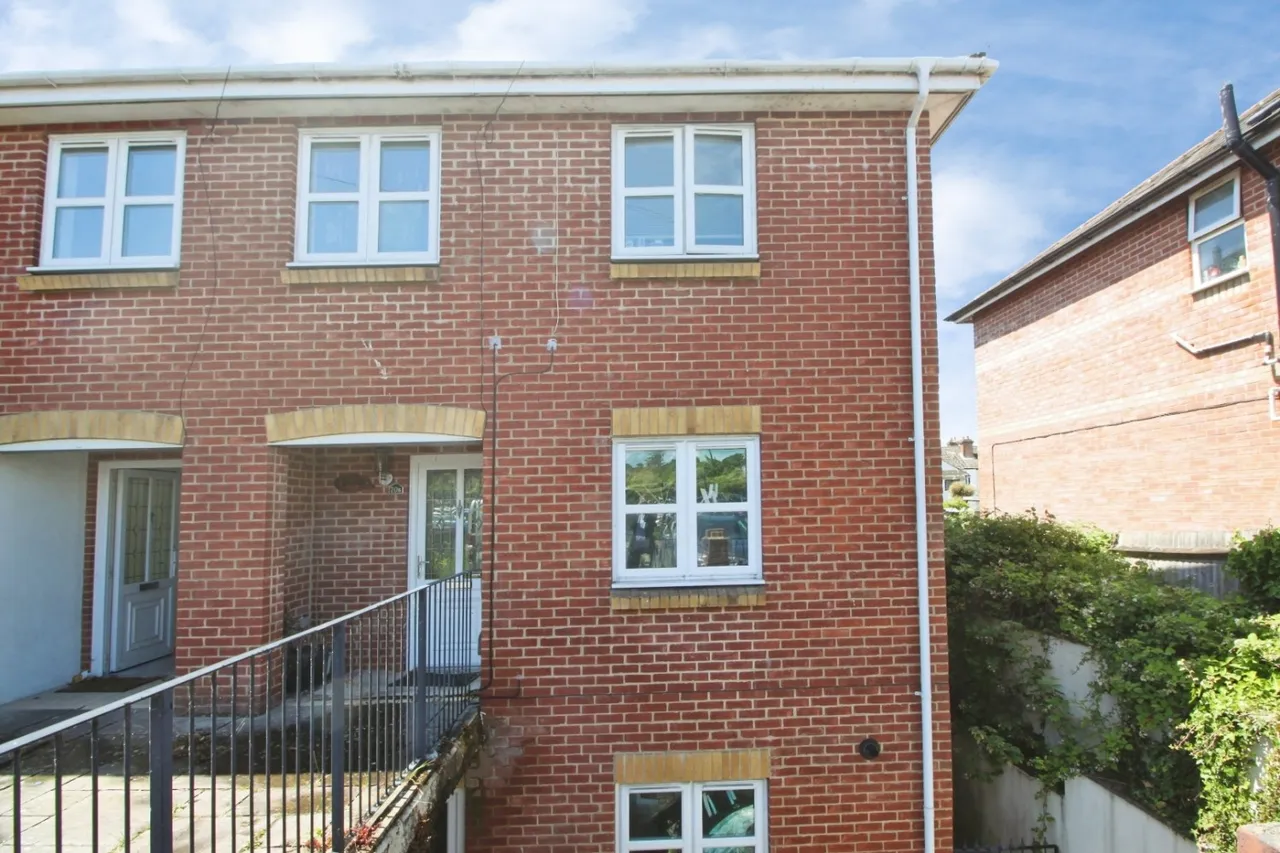 4 bed house for sale — New Road, Netley Abbey