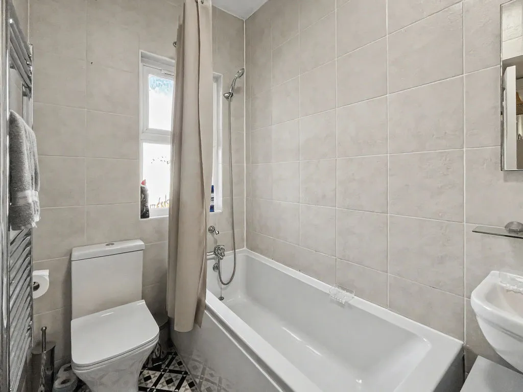 London Road, High Wycombe HP11 1BT, photo 5