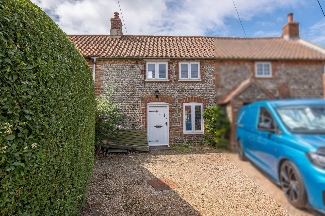 Delightful Sidestrand Cottage, Full o, photo 8