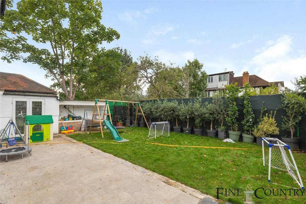 Sidmouth Road, London, photo 27