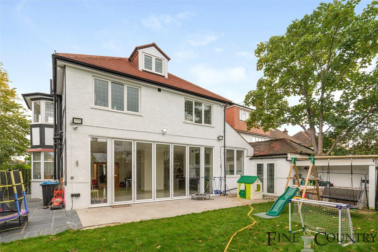 Sidmouth Road, London, photo 28