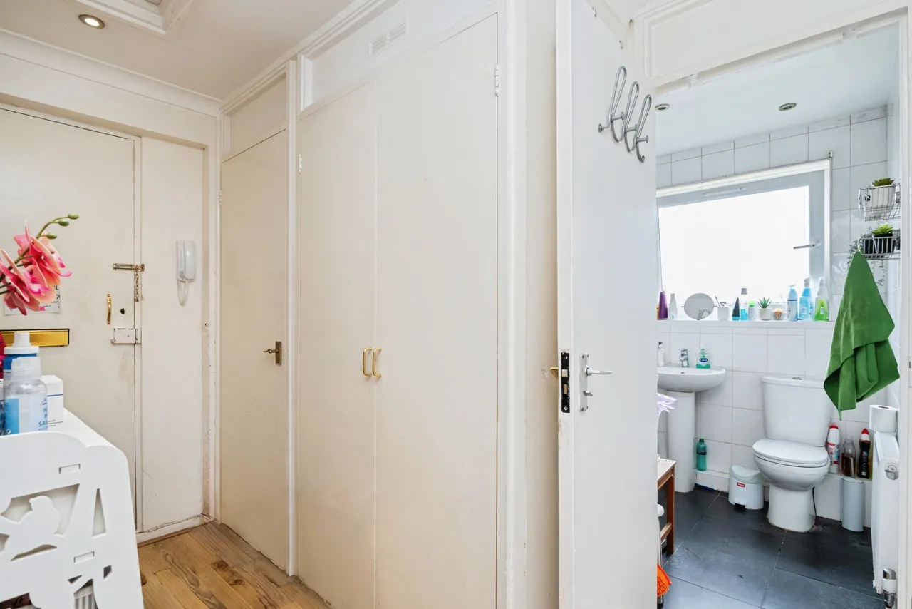 Carroll Close, London, E15, photo 18