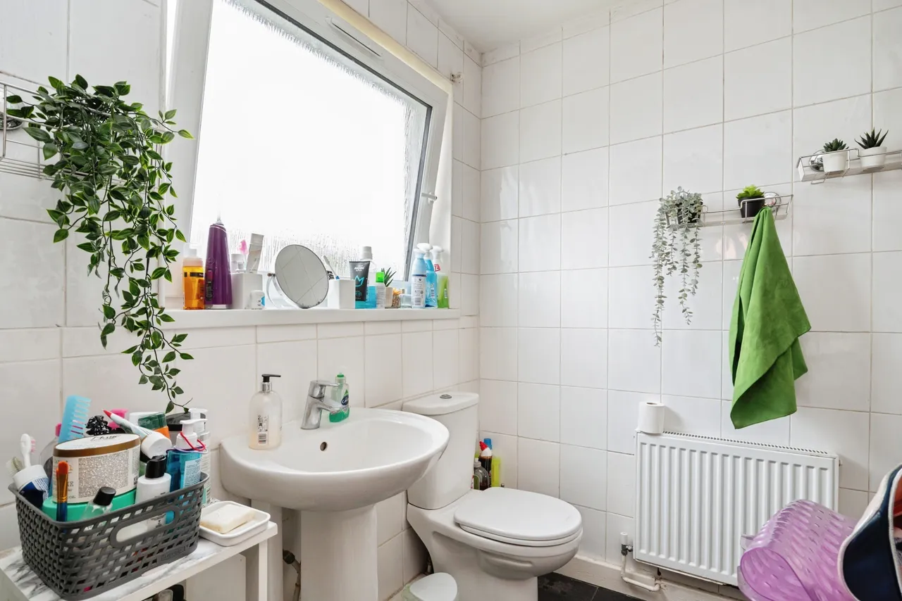 Carroll Close, London, E15, photo 16