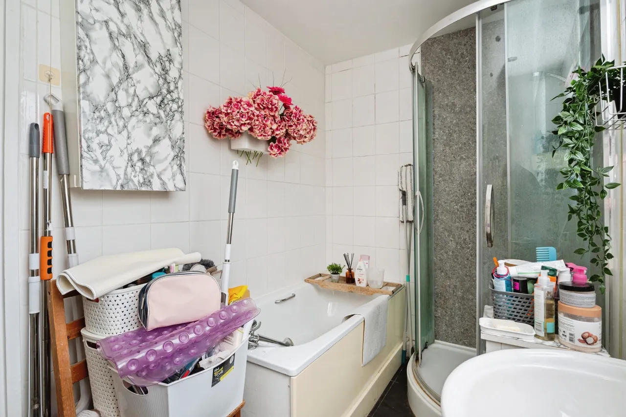 Carroll Close, London, E15, photo 14