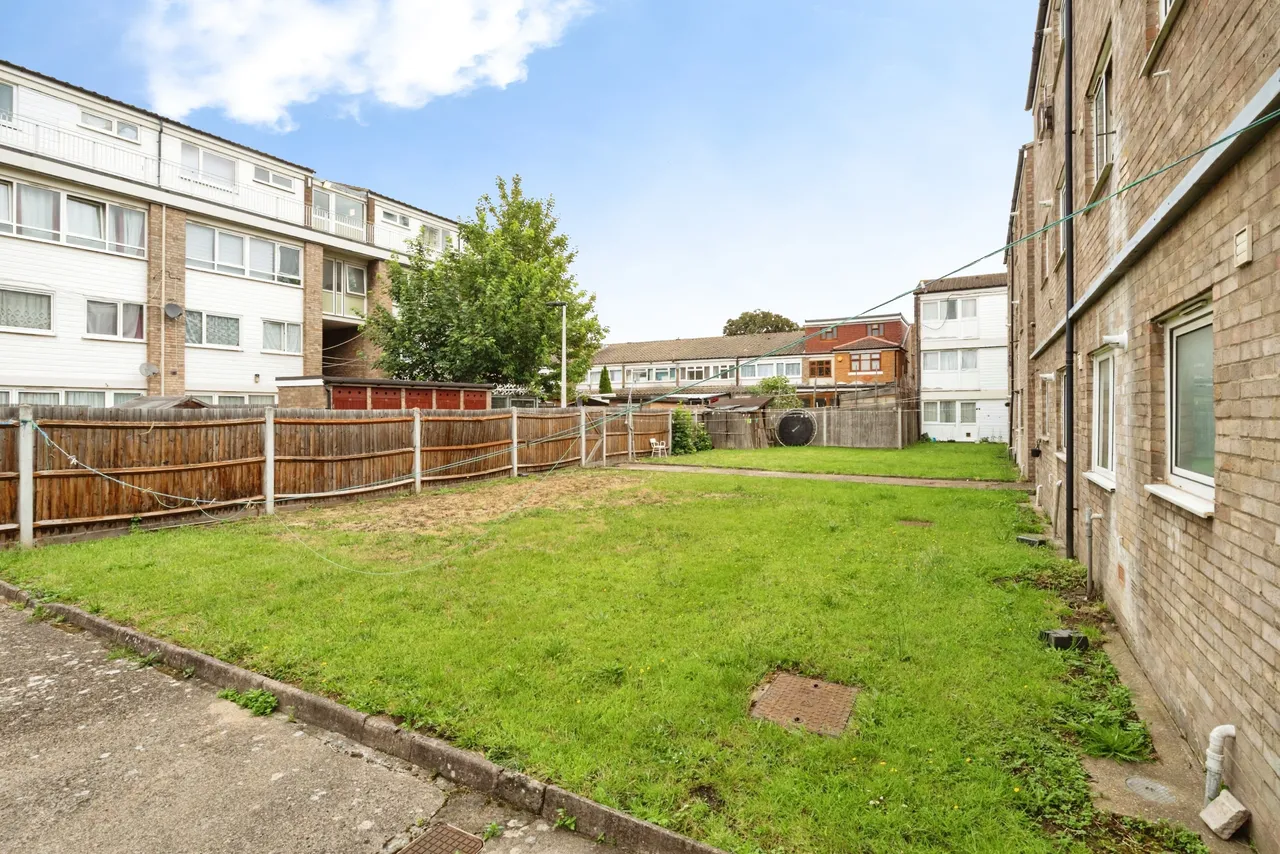 Carroll Close, London, E15, photo 5