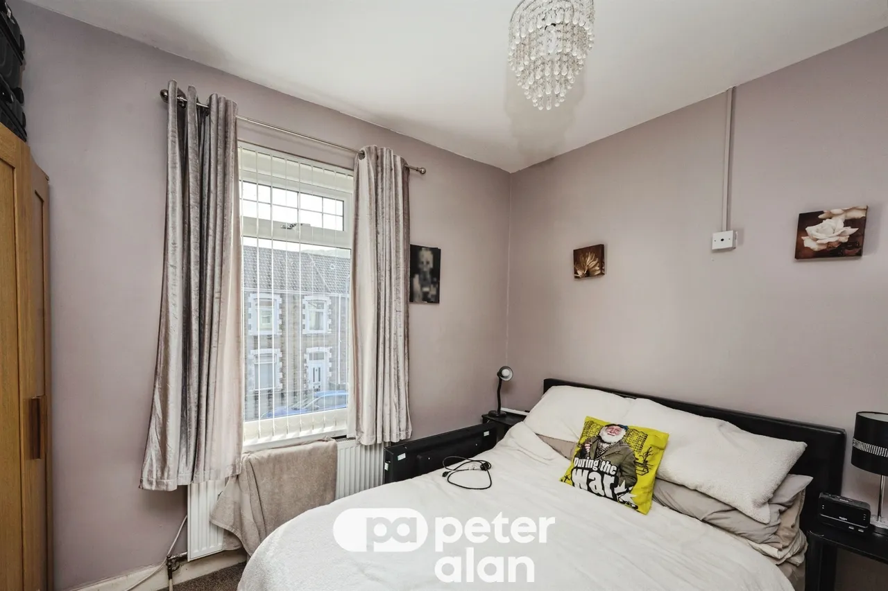 Victoria Street, Neath, SA11, photo 16