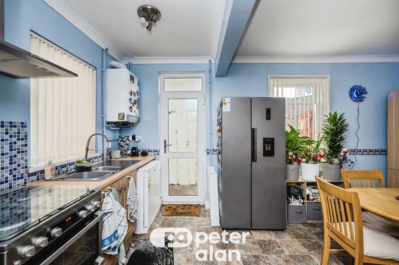 Victoria Street, Neath, SA11, photo 5