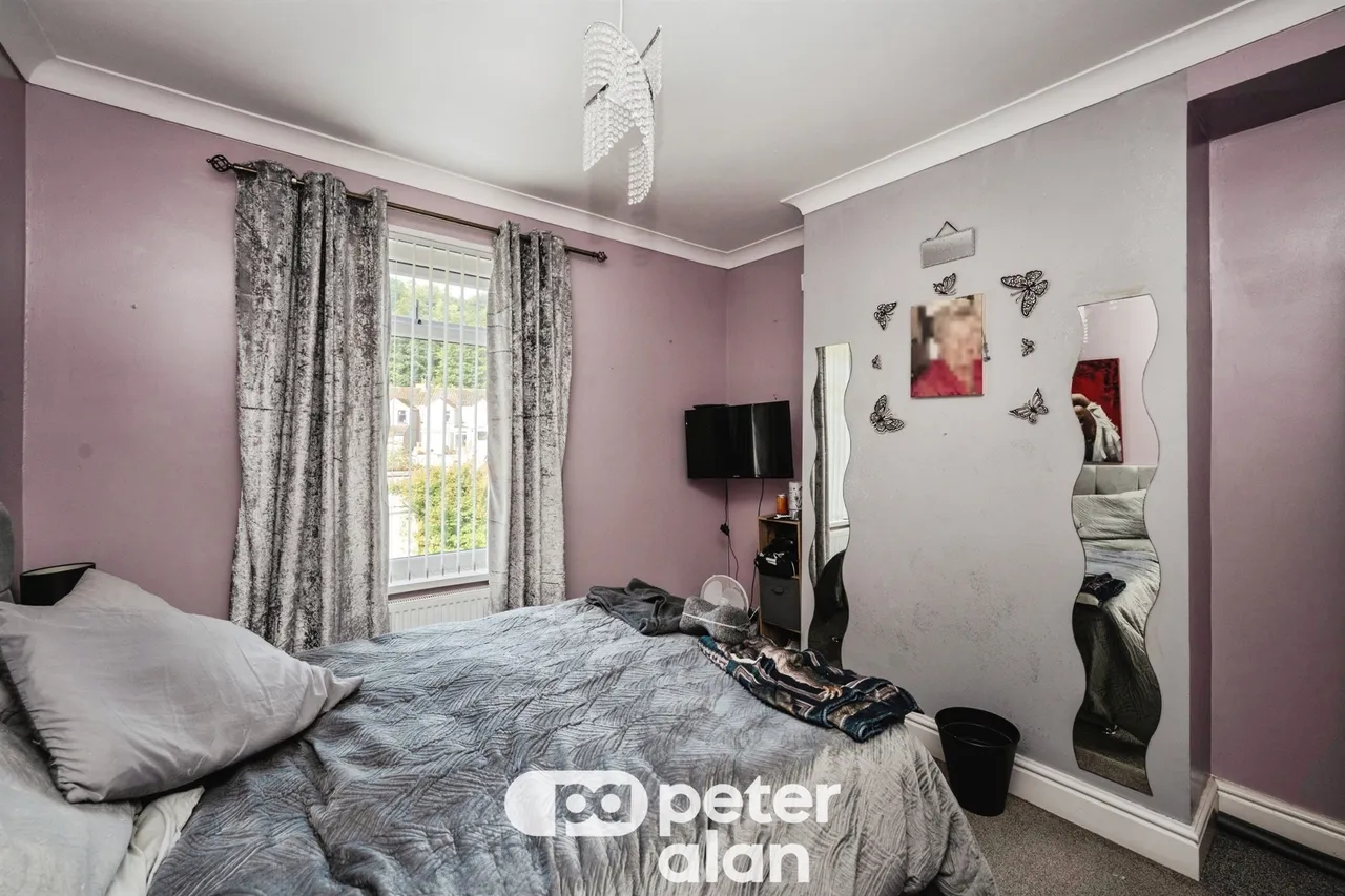 Victoria Street, Neath, SA11, photo 10