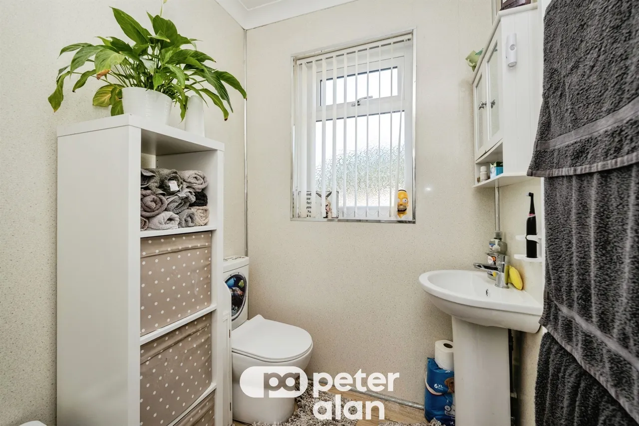 Victoria Street, Neath, SA11, photo 14