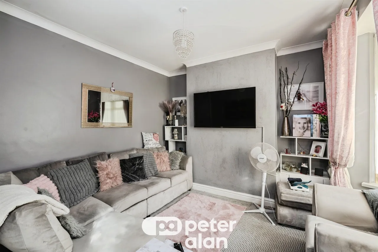 Victoria Street, Neath, SA11, photo 9