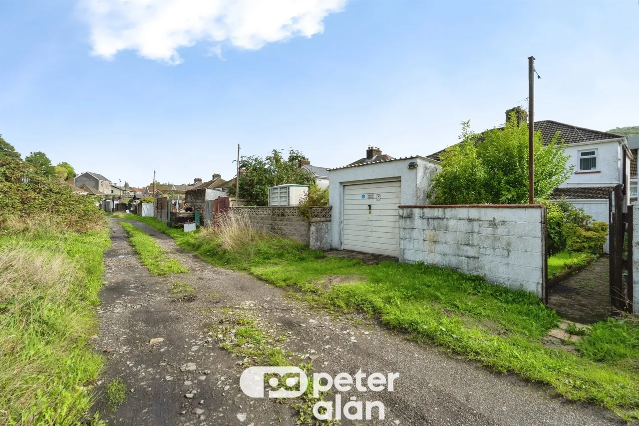 Victoria Street, Neath, SA11, photo 8