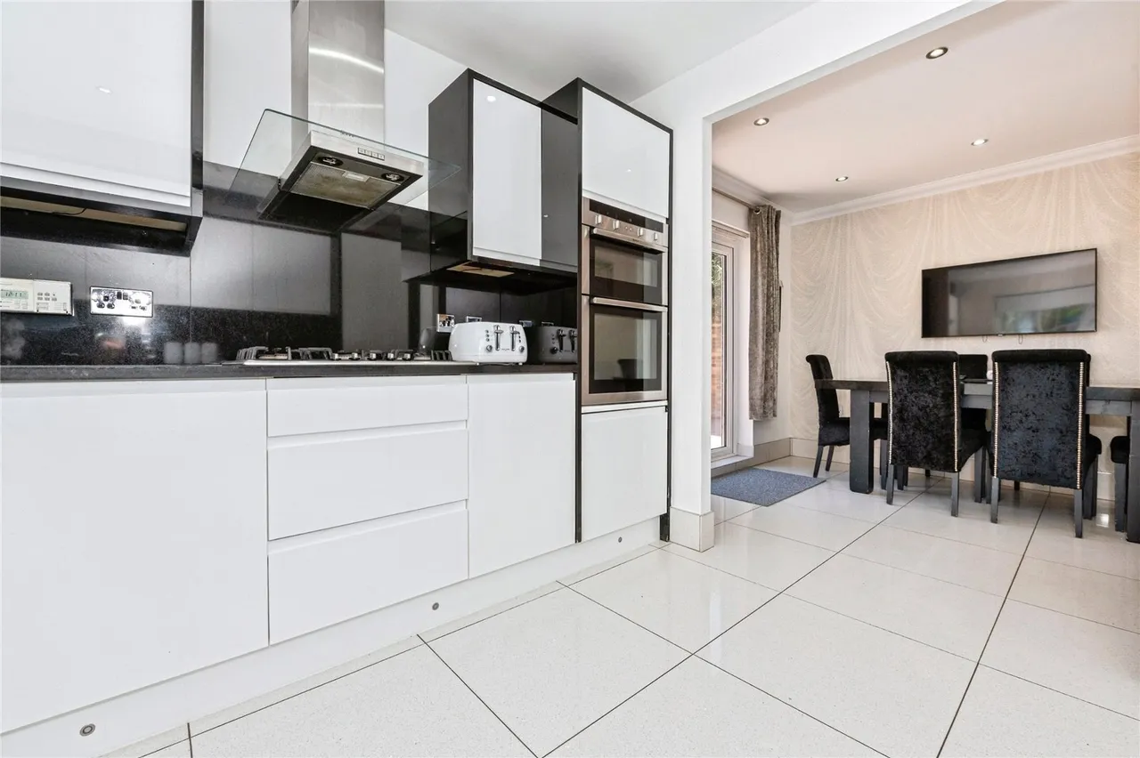 Weymouth Drive, Chafford Hundred, Grays, Essex, RM16, photo 5