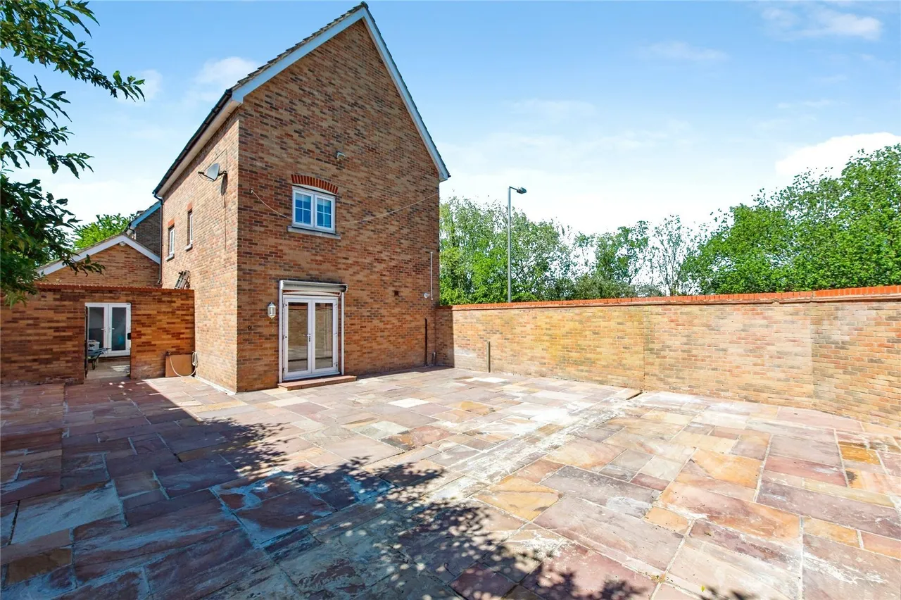 Weymouth Drive, Chafford Hundred, Grays, Essex, RM16, photo 22
