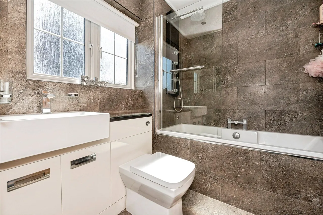 Weymouth Drive, Chafford Hundred, Grays, Essex, RM16, photo 12