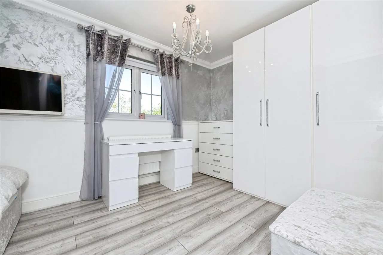 Weymouth Drive, Chafford Hundred, Grays, Essex, RM16, photo 10