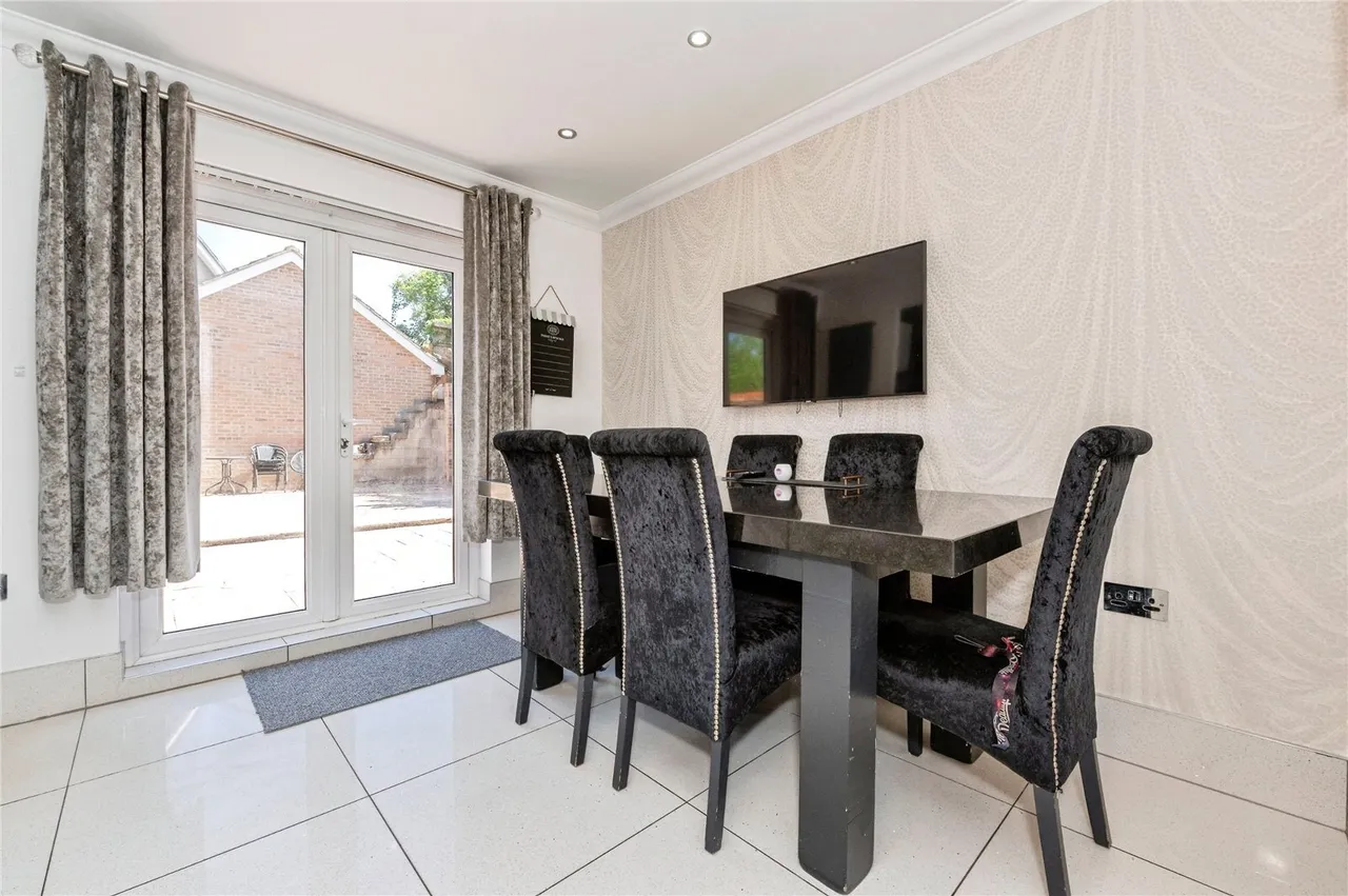Weymouth Drive, Chafford Hundred, Grays, Essex, RM16, photo 6