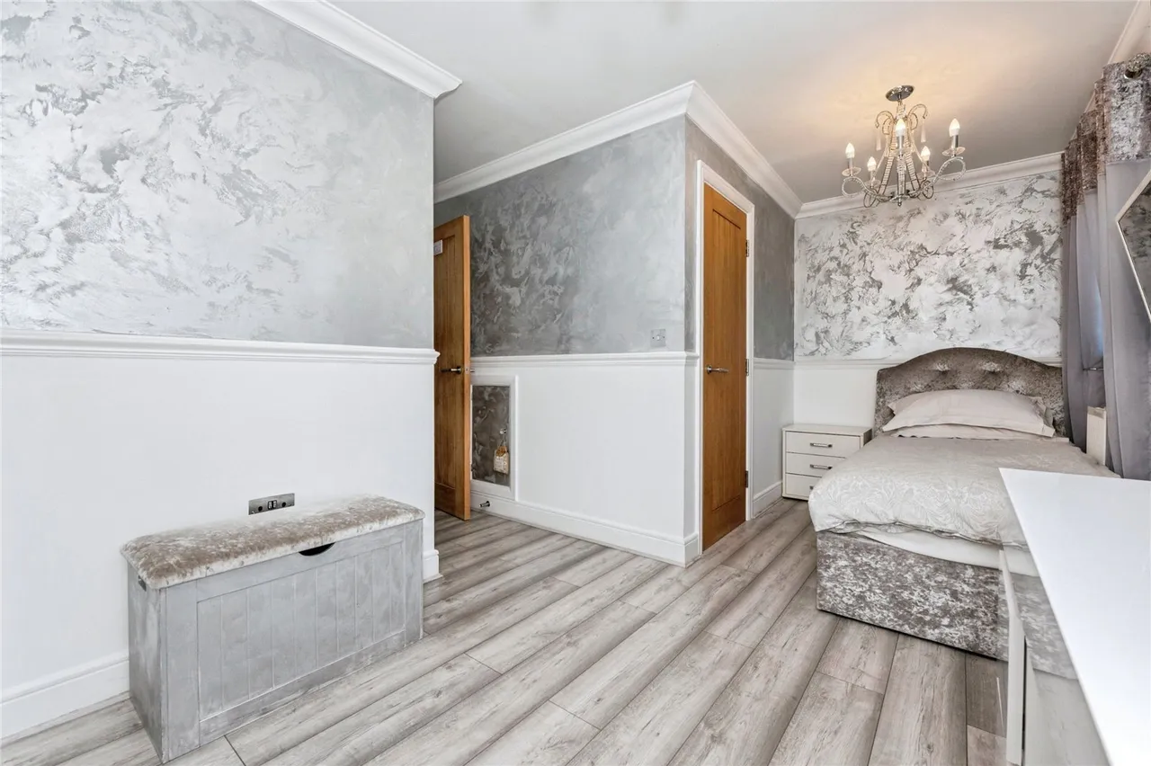 Weymouth Drive, Chafford Hundred, Grays, Essex, RM16, photo 9
