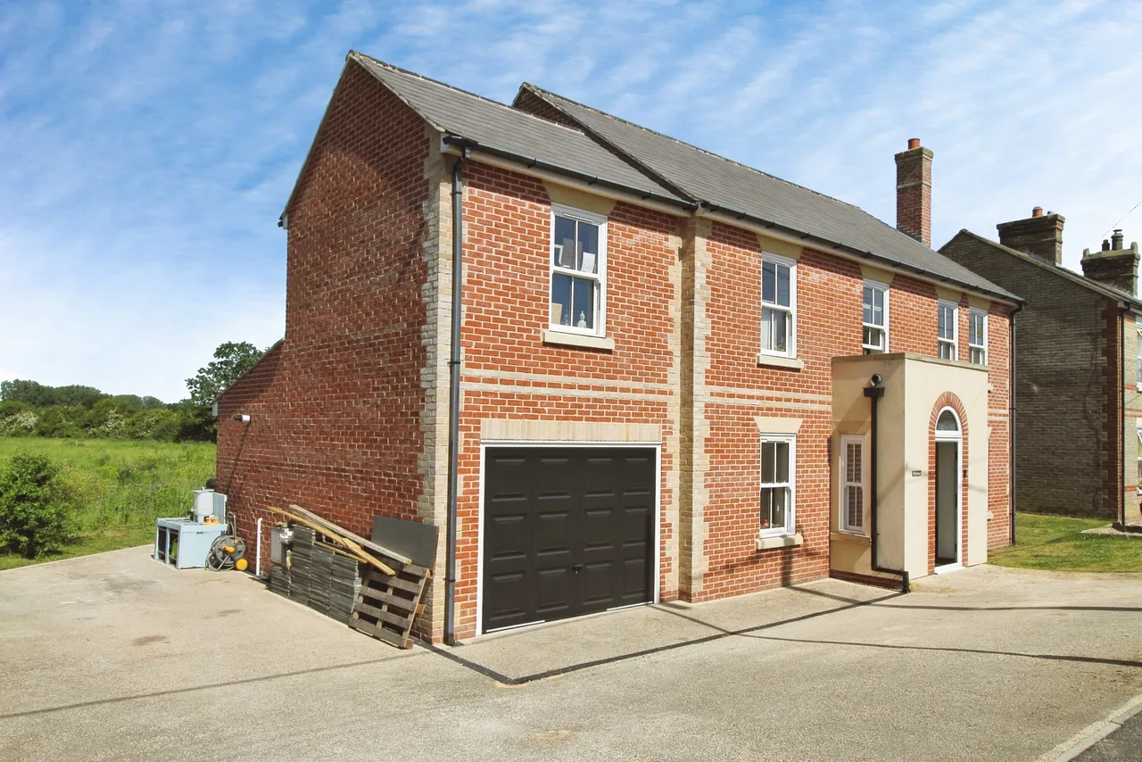 4 bed house for sale, Colchester Road, Ardleigh Village Nr Colchester, CO7