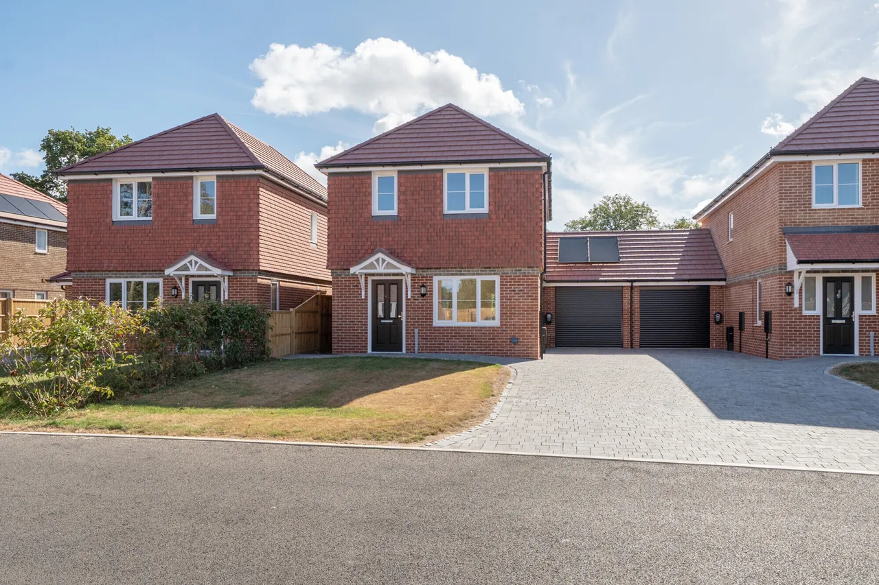 3 bed house for sale — Main Road, Bosham, PO18